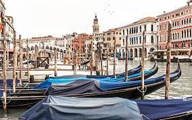 Charming Apartment On The Grand Canal R&R